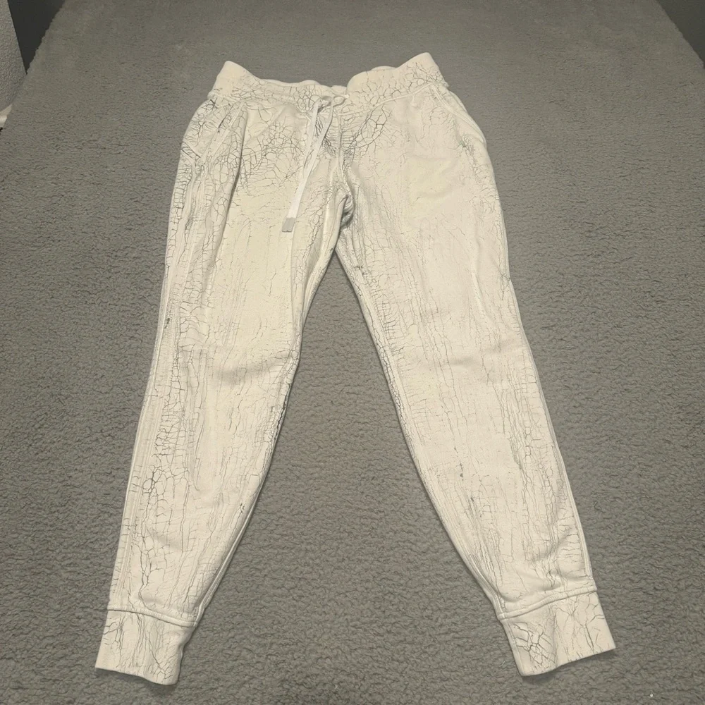 Lululemon Women's Sz 10 Warm Down Jogger Pants 7/8 Length Thread Dye White Black